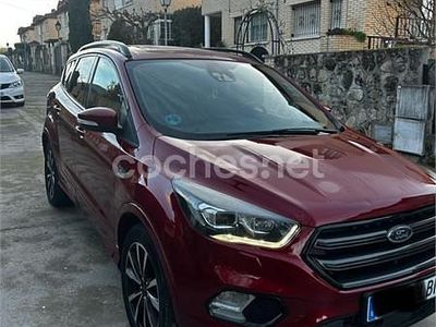 Usado Ford Kuga ST-Line 150 CV (110 kW) 2019 Granate SUV