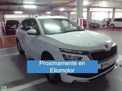 Usado Skoda Kamiq Ambition 110 CV (80 kW) 2022 Blanco SUV