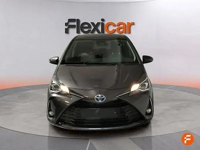 Usado Toyota Yaris Hybrid Active 100 CV (73 kW) 2019 Gris