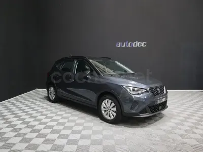 Usado Seat Arona Style 110 CV (80 kW) 2022 Gris / plata SUV
