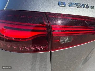 Usado Mercedes B250e 218 CV (160 kW) 2024 Gris montaña Utilitario