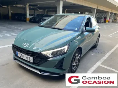 Usado Hyundai i20 100 CV (73 kW) 2025 Verde Utilitario