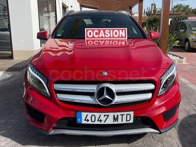 Käytetty Mercedes GLA200 AMG line 136 HP (100 kW) 2015 Punainen Katumaasturi