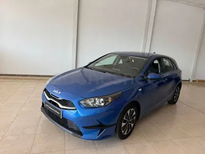 Usado Kia Ceed 100 CV (73 kW) 2025 Azul Utilitario