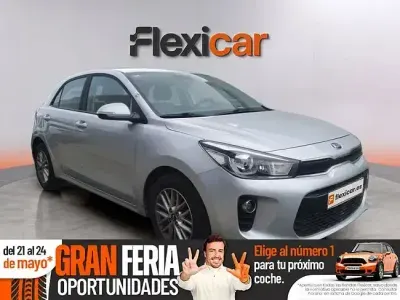 Usado Kia Rio 100 CV (73 kW) 2019 Gris