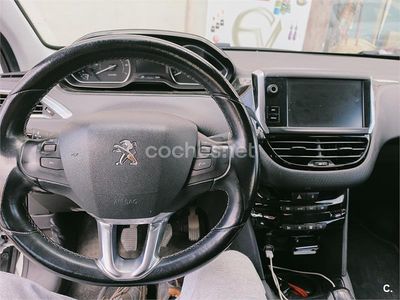 Usado Peugeot 208 Allure 110 CV (80 kW) 2016 Blanco Utilitario