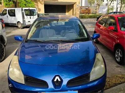 Usado Renault Clio II Dynamique 100 CV (73 kW) 2006 Azul Berlina