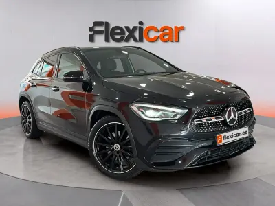 Käytetty Mercedes GLA180 136 HP (100 kW) 2022 Musta Katumaasturi