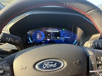 Rojo Usado 2024 Ford Kuga ST-Line SUV | 27.000 € (Un poco caro)