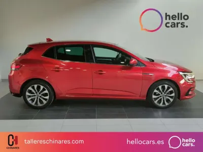 Usado Renault Mégane Zen 116 CV (85 kW) 2021 Rojo Utilitario