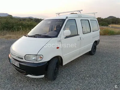 Usado Nissan Cargo 75 CV (55 kW) 1999 Blanco Familiar