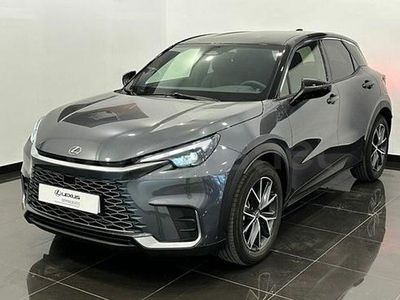 Usado Lexus LBX 136 CV (100 kW) 2025 Gris / plata SUV