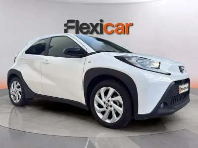 Usado Toyota Aygo X 72 CV (52 kW) 2022 Blanco SUV