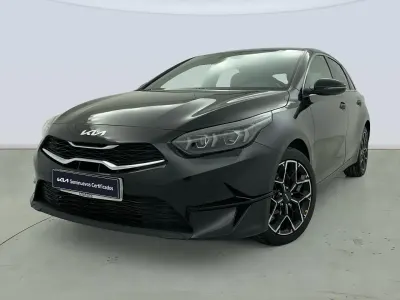 Usado Kia Ceed Edition 7 101 CV (74 kW) 2025 Negro Utilitario