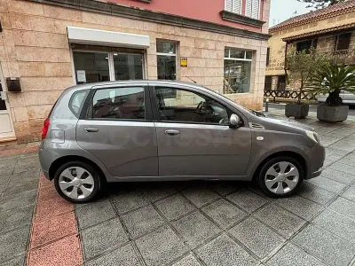 Usado Chevrolet Aveo LS 86 CV (63 kW) 2011 Gris / plata Berlina
