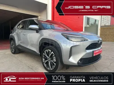 Usado Toyota Yaris Cross Plus 116 CV (85 kW) 2021 Gris / plata SUV