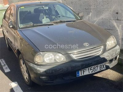 Usado Toyota Avensis Sol 128 CV (94 kW) 1999 Negro Berlina