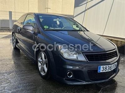 Gris / plata Usado 2006 Opel Astra Edition Coupe | 5500 €