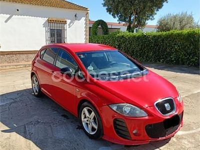 Usado Seat Leon 90 CV (66 kW) 2010 Rojo Utilitario