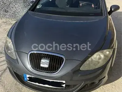 Usado Seat Leon Reference 105 CV (77 kW) 2009 Negro Utilitario