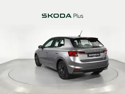 Usado Skoda Fabia Style 110 CV (80 kW) 2022 Gris Utilitario