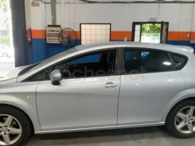 Usado Seat Leon Reference 90 CV (66 kW) 2010 Gris / plata Utilitario