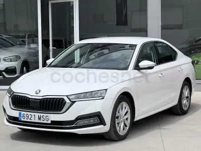 Usado Skoda Octavia Selection 116 CV (85 kW) 2024 Blanco Berlina