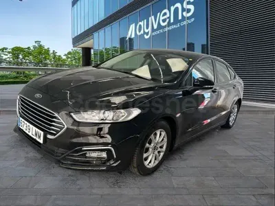 Usado Ford Mondeo Trend 150 CV (110 kW) 2021 Negro Berlina