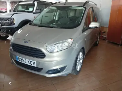 Usado Ford Tourneo Courier Titanium 95 CV (69 kW) 2017 Gris / plata Monovolumen