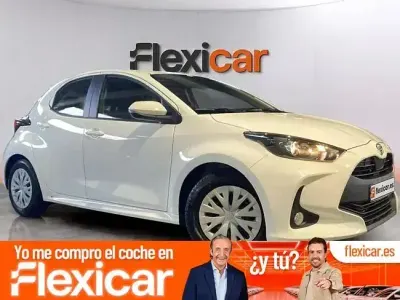 Usado Toyota Yaris Comfort 72 CV (52 kW) 2023 Blanco Utilitario