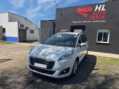 Używany Peugeot 5008 Style 120 KM (88 kW) 2014 Biały Minivan