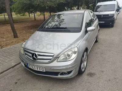 Usado Mercedes B200 140 CV (102 kW) 2006 Gris / plata Monovolumen