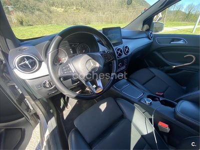 Usado Mercedes B180 109 CV (80 kW) 2017 Gris / plata Monovolumen