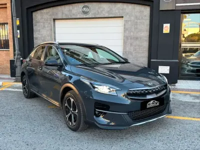 Usado Kia XCeed 160 CV (117 kW) 2021 Gris / plata SUV