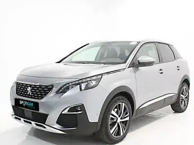 Usado Peugeot 3008 Allure 131 CV (96 kW) 2019 Gris SUV