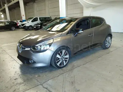 Usado Renault Clio IV Expression 90 CV (66 kW) 2015 Gris / plata Berlina