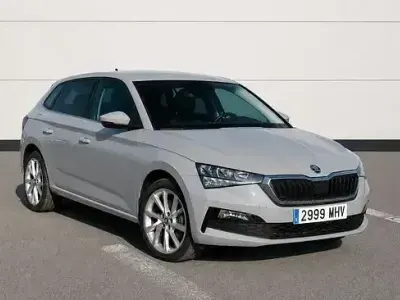 Usado Skoda Scala Style 150 CV (110 kW) 2023 Gris Utilitario