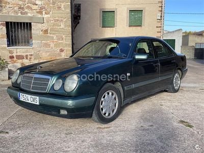 Verde Usado 1996 Mercedes E230 Classic Berlina | 3500 €