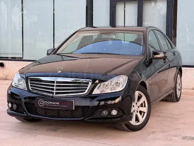 Usado Mercedes C180 156 CV (114 kW) 2012 Negro Berlina
