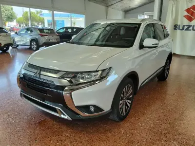 Usado Mitsubishi Outlander Motion 150 CV (110 kW) 2019 Blanco SUV
