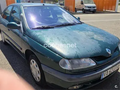 Usado Renault Laguna 95 CV (69 kW) 1997 Verde Berlina