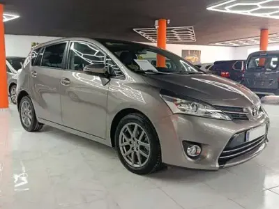 Usado Toyota Verso Advance 112 CV (82 kW) 2014 Gris Monovolumen