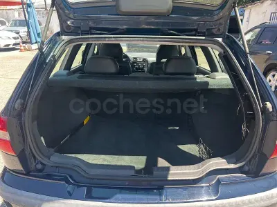 Usado Volvo V40 109 CV (80 kW) 2001 Azul Familiar