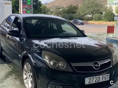 Usado Opel Vectra Elegance 150 CV (110 kW) 2006 Negro Berlina