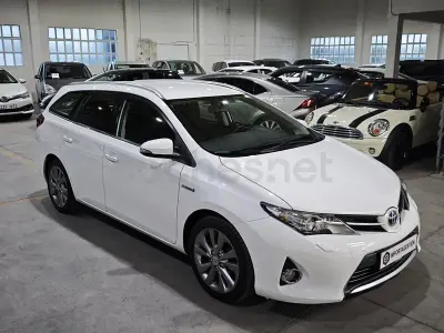Usado Toyota Auris Hybrid