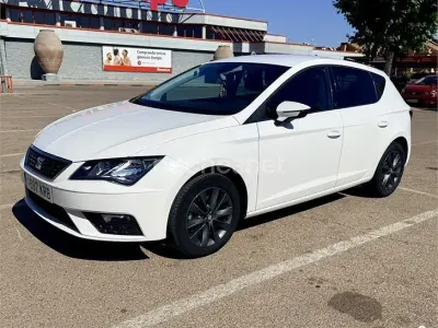 Usado Seat Leon Style 130 CV (95 kW) 2018 Blanco Berlina
