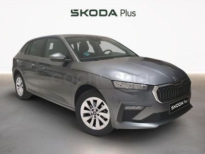 Usado Skoda Scala Selection 116 CV (85 kW) 2025 Gris / plata Utilitario