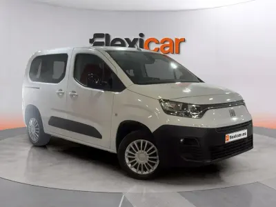 Usado Fiat Doblò 131 CV (96 kW) 2023 Blanco Monovolumen