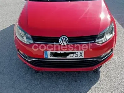 Usado VW Polo 90 CV (66 kW) 2016 Rojo Berlina