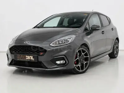 Usado Ford Fiesta ST 200 CV (147 kW) 2021 Gris / plata Utilitario